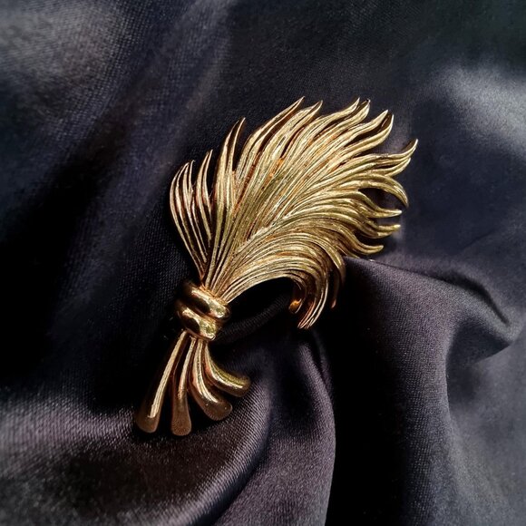 Vintage CAROLEE Signed 1980s Gold Toned Leaves Wheat Sheaf Plant Floral Brooch P - Picture 3 of 5